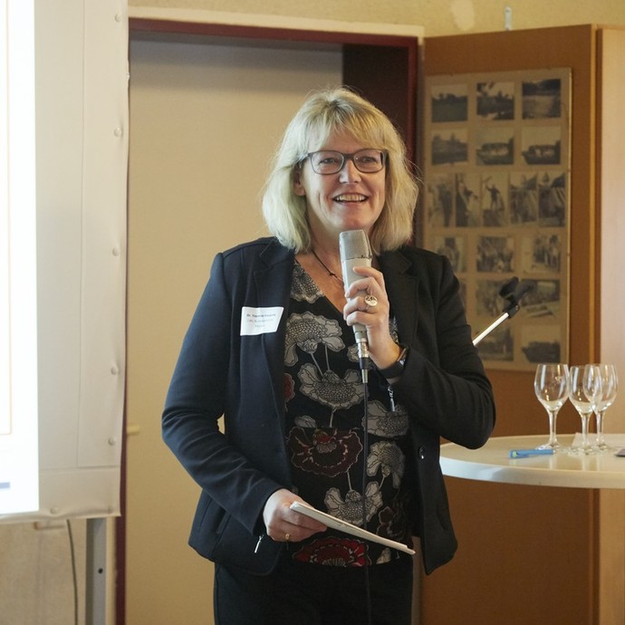 Dr. Yasmine Freigang Dr. Yasmine Freigang (vergrößerte Bildansicht wird geöffnet)