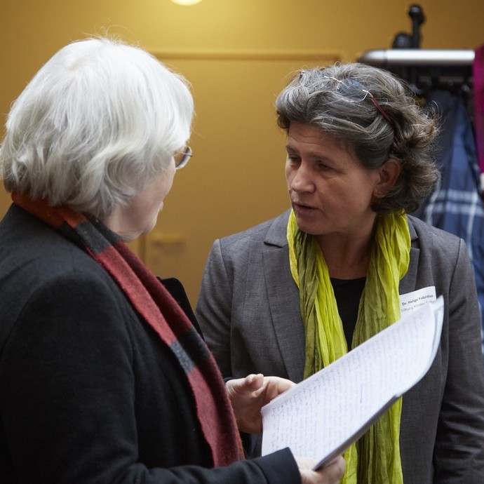 Im Gespräch Im Gespräch (vergrößerte Bildansicht wird geöffnet)