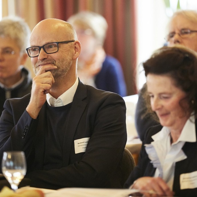 Teilnehmer:innen Teilnehmer:innen (vergrößerte Bildansicht wird geöffnet)