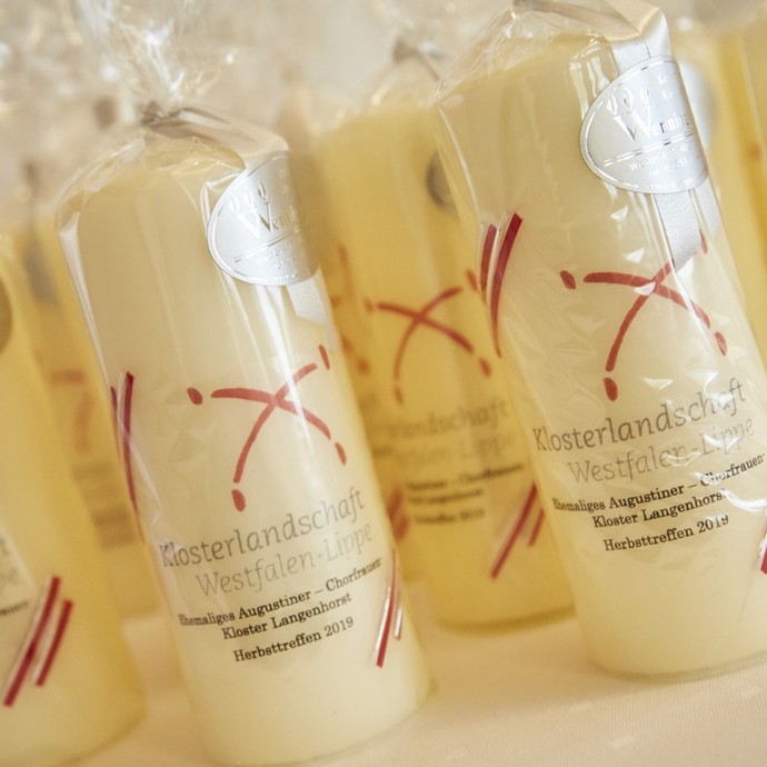 Kerzen Kerzen (vergrößerte Bildansicht wird geöffnet)