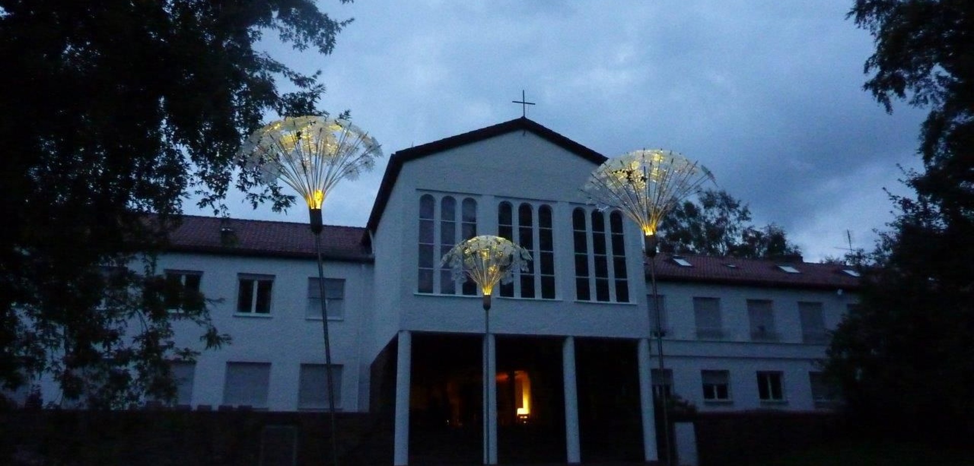 Außenansicht Die HEGGE bei Abenddämmerung Außenansicht Die HEGGE bei Abenddämmerung