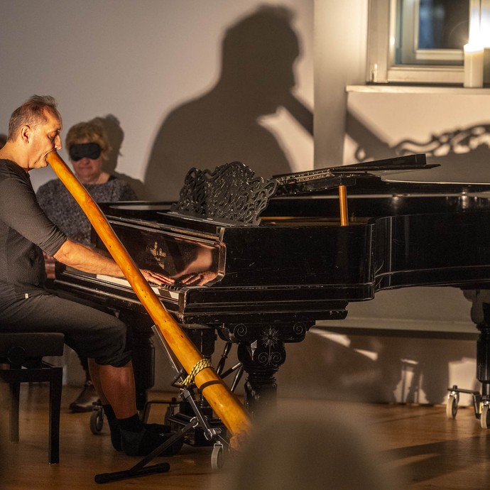 "Concert in the dark" in der Abtei Marienmünster "Concert in the dark" in der Abtei Marienmünster (vergrößerte Bildansicht wird geöffnet)