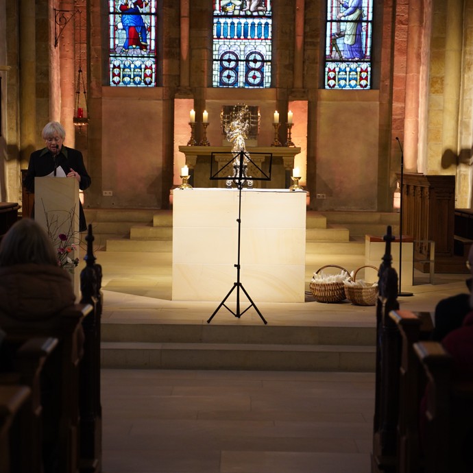 »Mariä Lichtmess in der Kloster- und Stiftskirche Langenhorst« »Mariä Lichtmess in der Kloster- und Stiftskirche Langenhorst« (vergrößerte Bildansicht wird geöffnet)