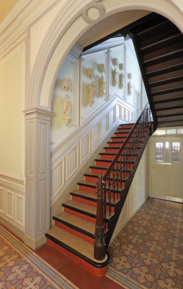 Treppenhaus mit Heiligenfiguren Treppenhaus mit Heiligenfiguren